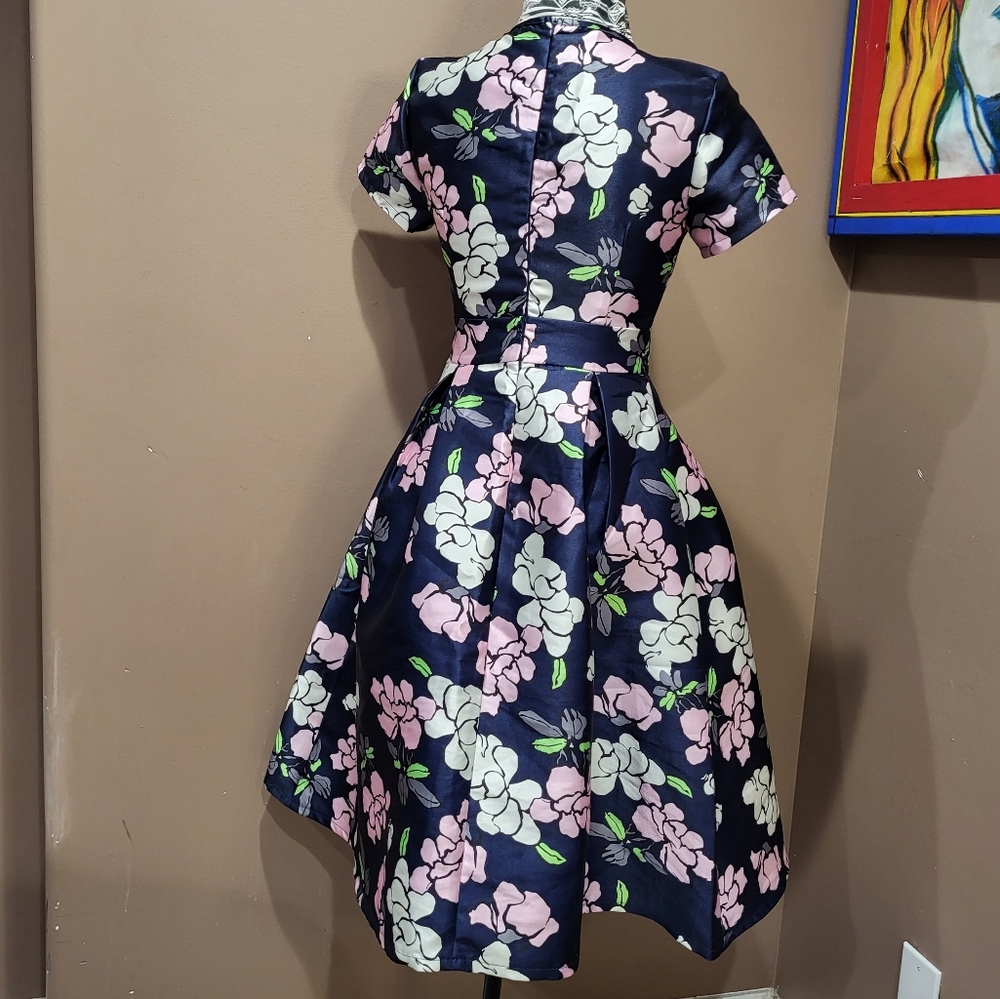 *3/$30 Sale* Structured Fit & Flare Blue Floral Dress sz S - Picture 6 of 6